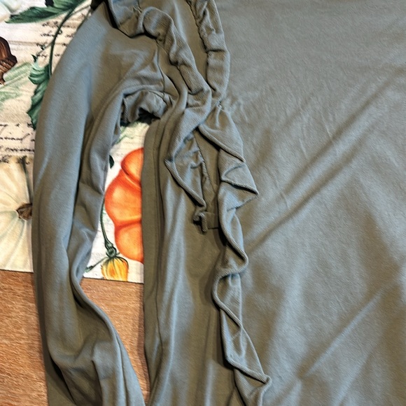 Ruffled sweatshirt - Picture 2 of 5